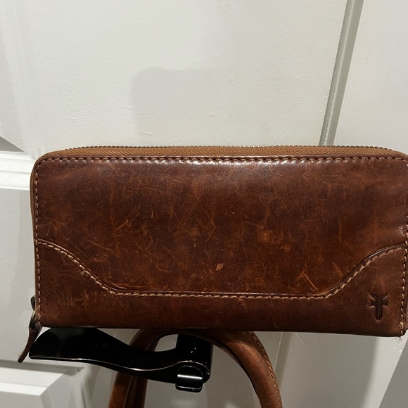 Frye cognac leather Melissa tote (large) and matching zip around (large) wallet - Picture 9 of 14